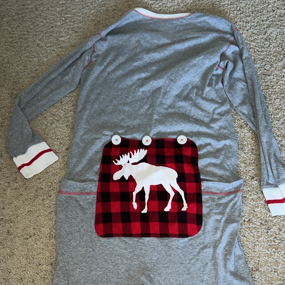 Holiday onesie jumpsuit pajamas Moose lodge red checkered details - Picture 4 of 6